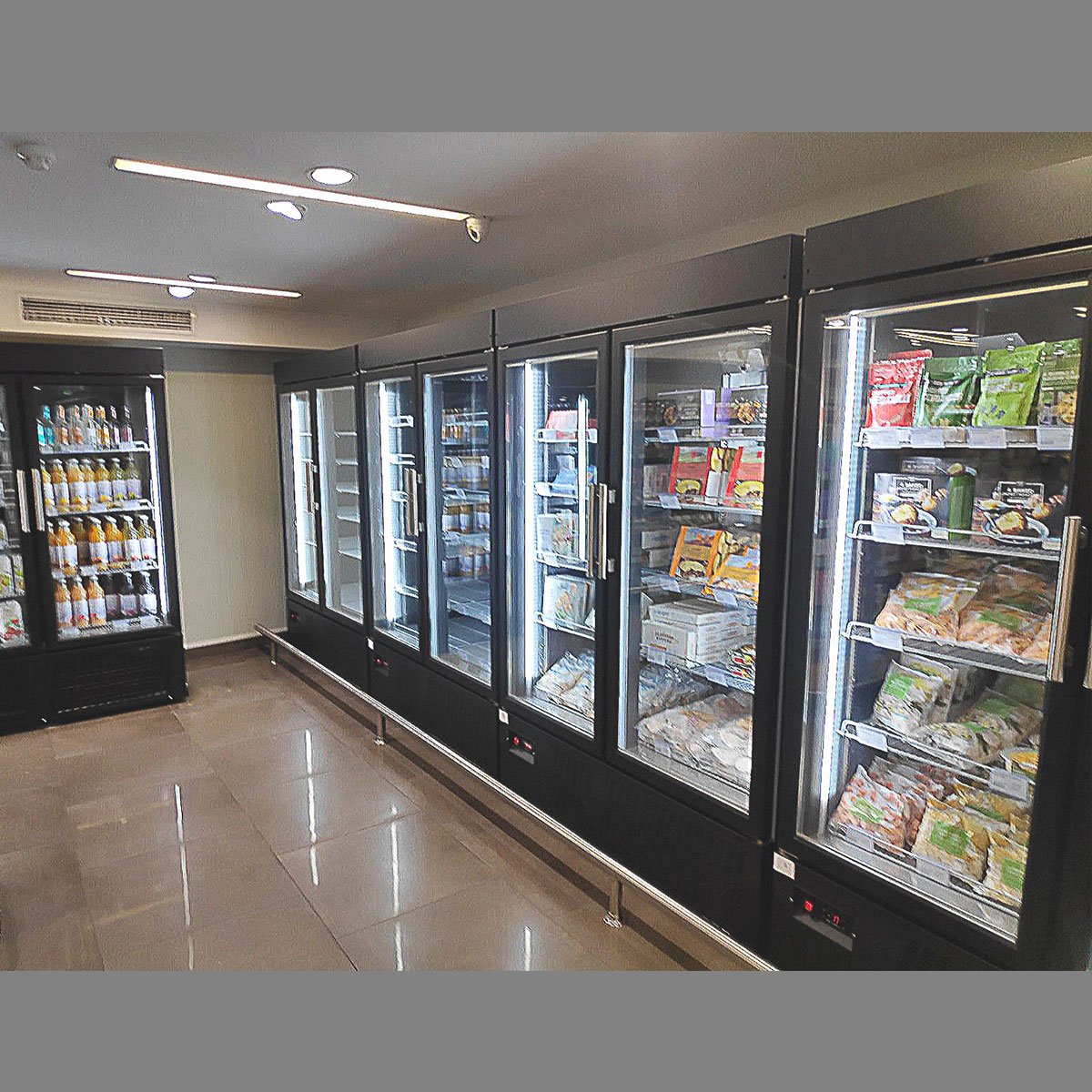 Ψυγείο Βιτρίνα Κατάψυξης 1671 λίτρων UPF 205 BL με 3 πόρτες - Image 3